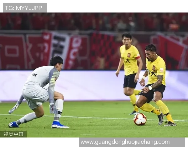 恒大与重庆精彩对决回放分析及比赛亮点总结